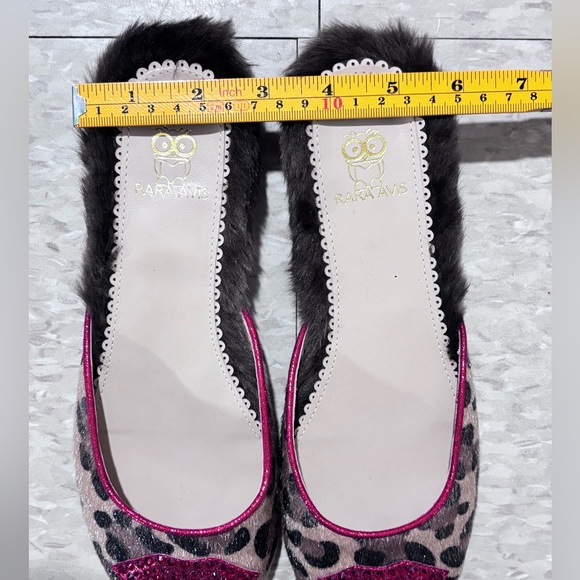 Leopard Print Red Rhinestone Lips Faux Fur Mule by Iris ApfelSize 8M - Picture 10 of 16